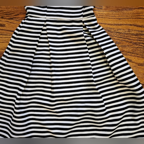 NWT Sans Souci black white striped dress off the shoulders - Picture 3 of 7